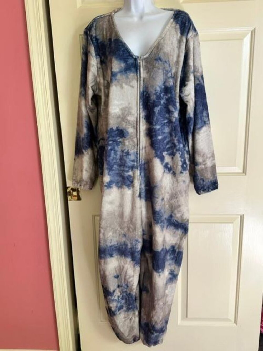 * NEW NATURAL LIFE Tie Dye Plush One-Piece Pajama Grey & Blue Front Adult XL